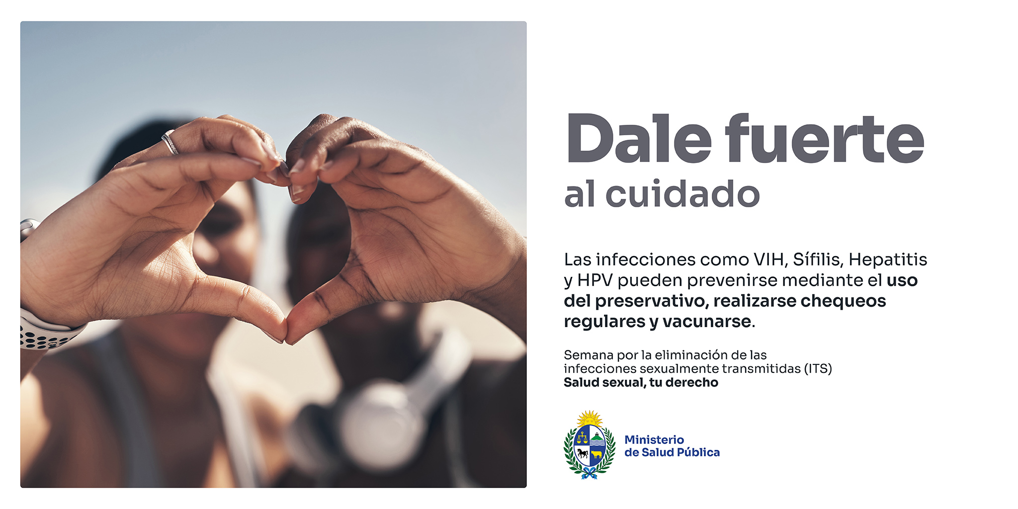 Manos de dos hombres forman un corazón con sus dedos. Texto dice: Dale fuerte al cuidado