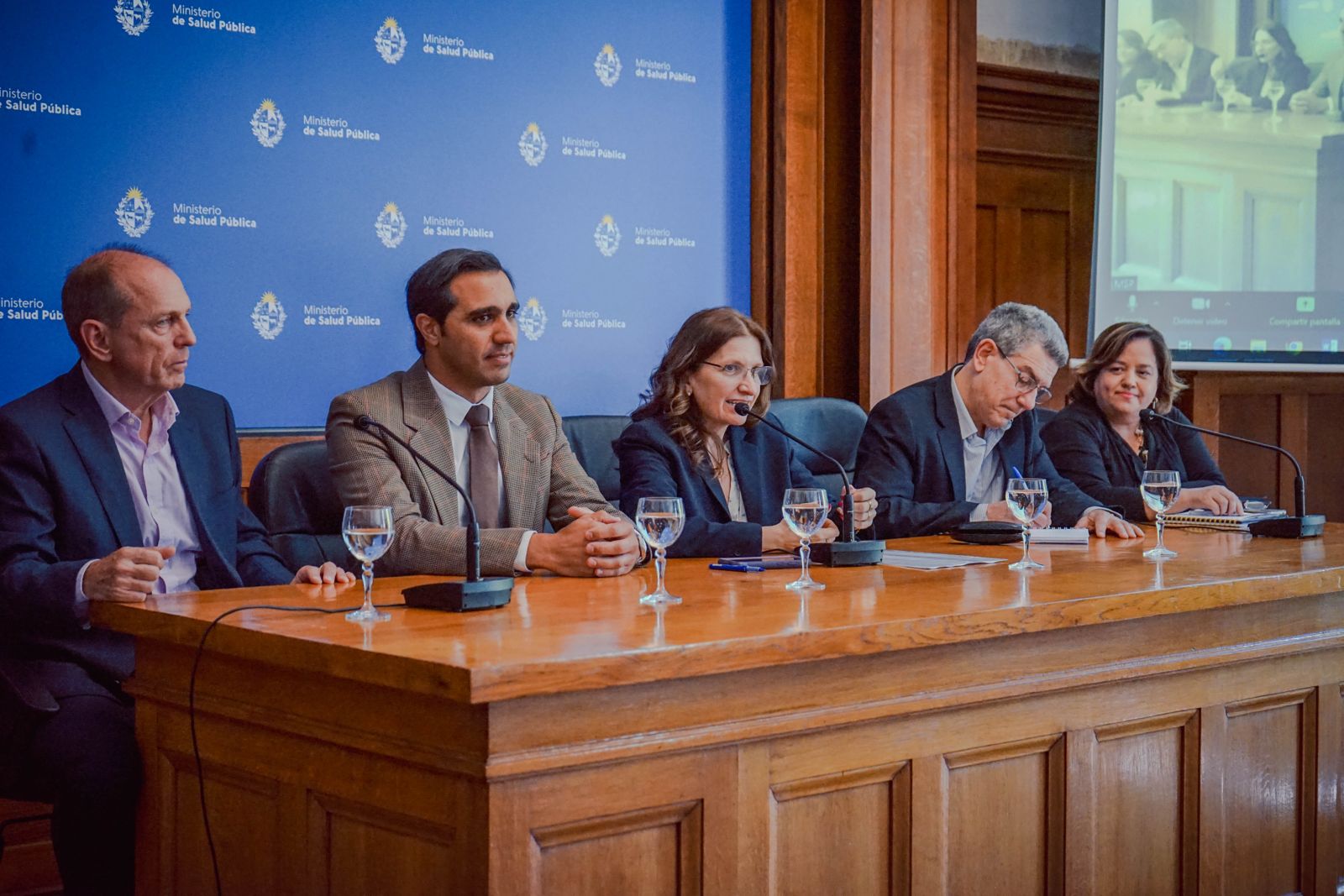 Autoridades en lanzamiento del curso