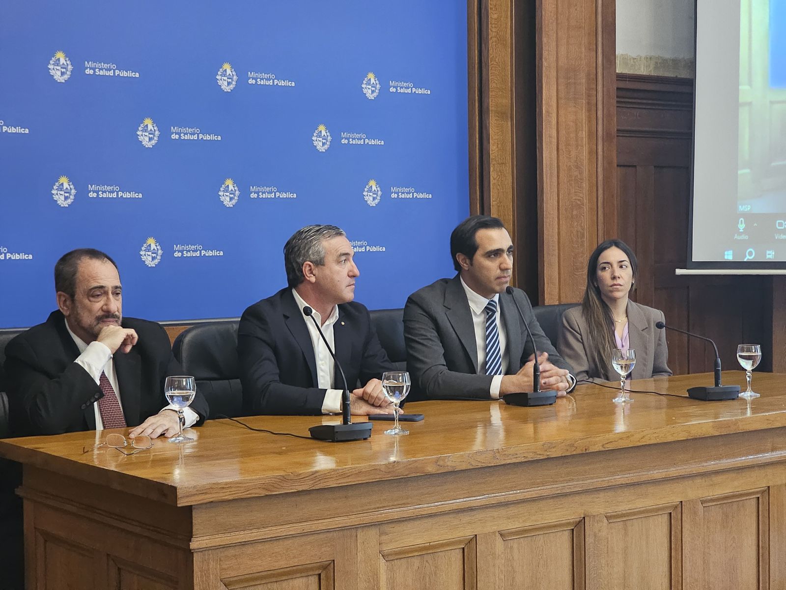 Mesa de autoridades