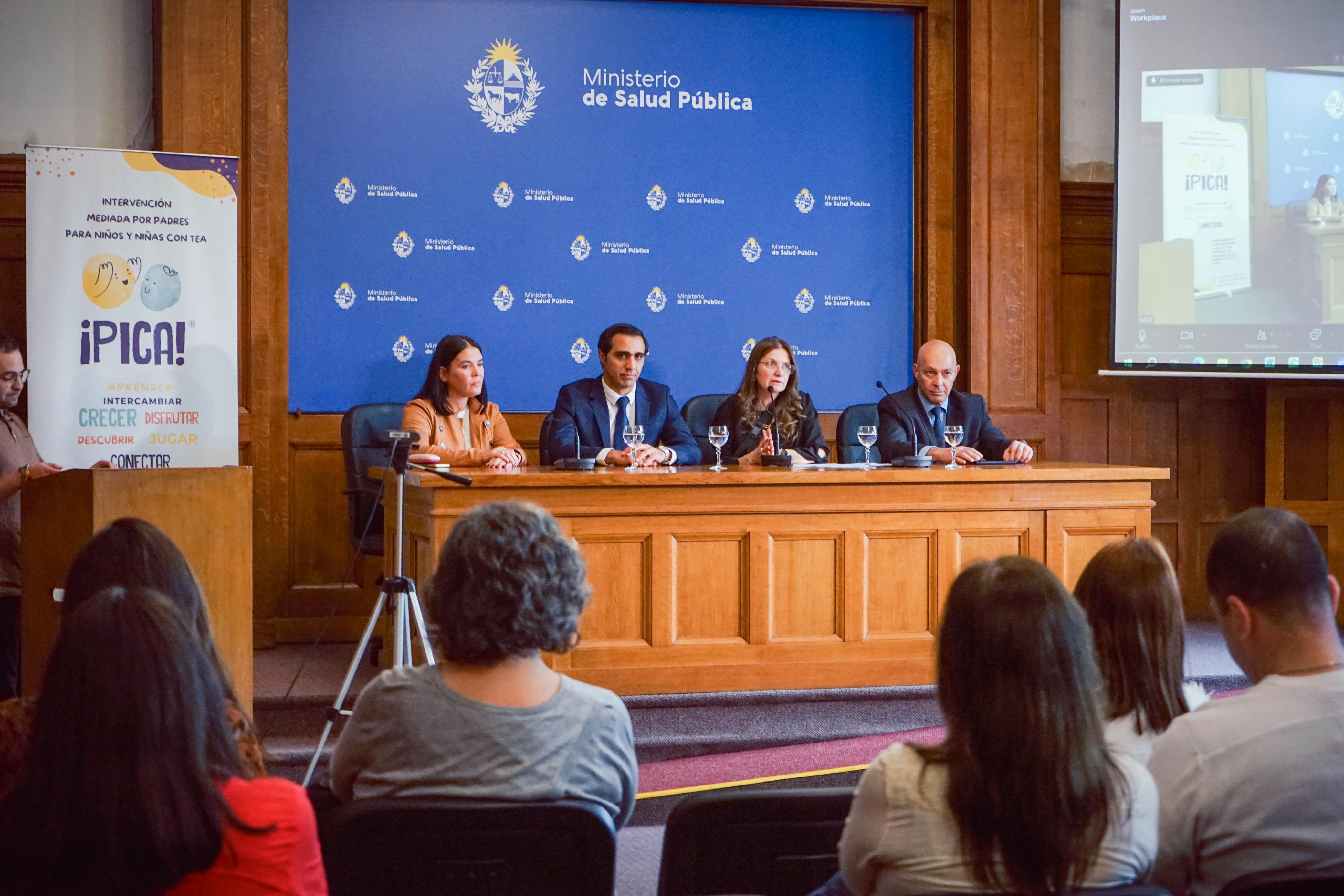 Ministra, Subsecretario y Directora del Programa Salud en la Niñez del MSP y Director de AMEPP