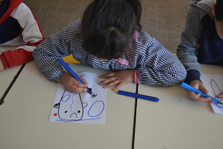 niña jundando