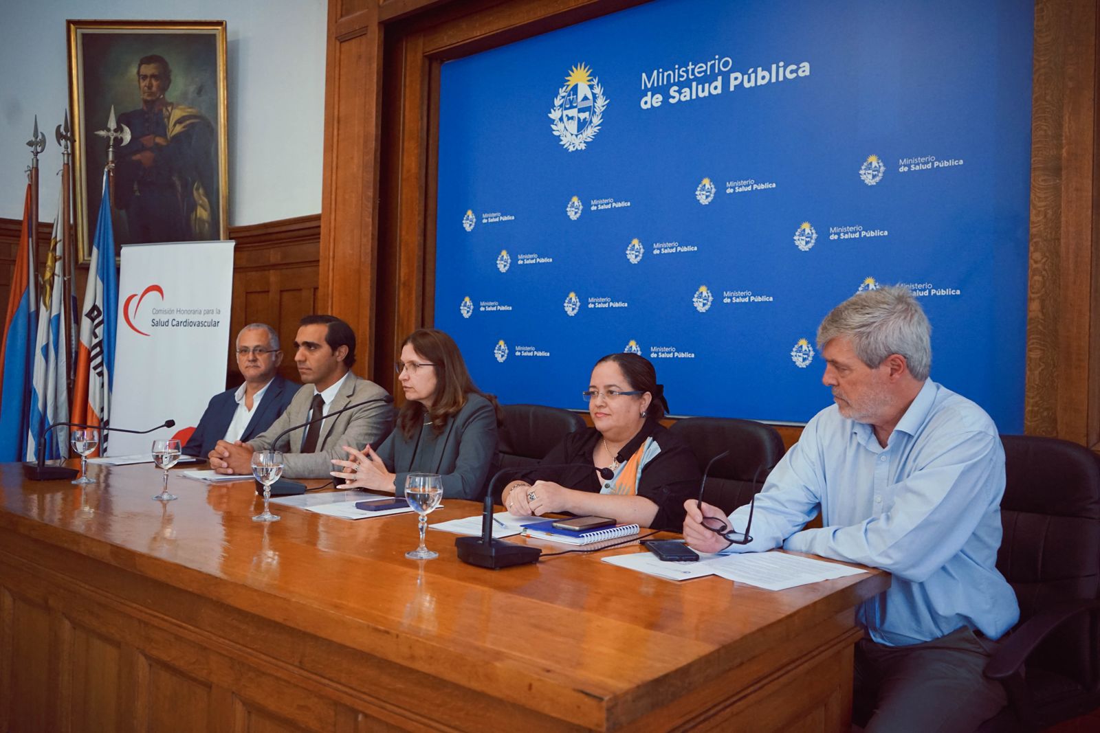 Autoridades en presentación de la guía RCP