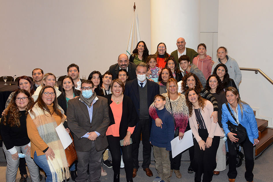 Ministro Salud Pública junto a participantes del evento