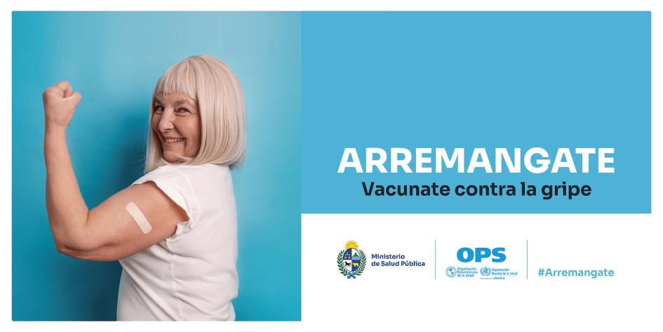 Mayores de 65 años Mujer mayor de 65 años sonríe y muestra su brazo con una curita tras vacunarse