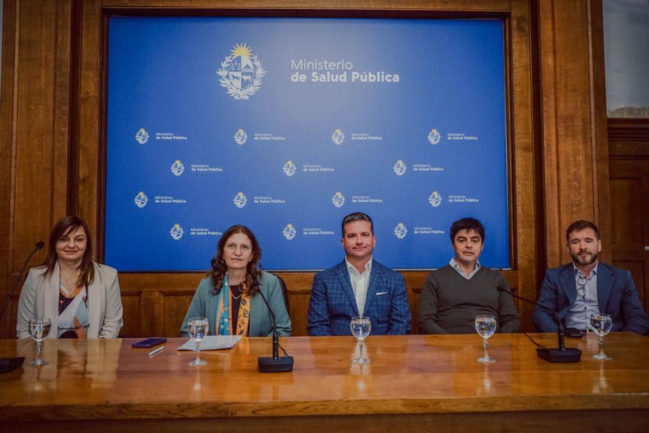 Mesa de autoridades en jornada de ACV Mesa de autoridades en jornada de ACV