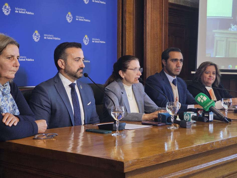 Autoridades en lanzamiento de app Mosquito Alert Autoridades de MSP y Embajada de España en Uruguay