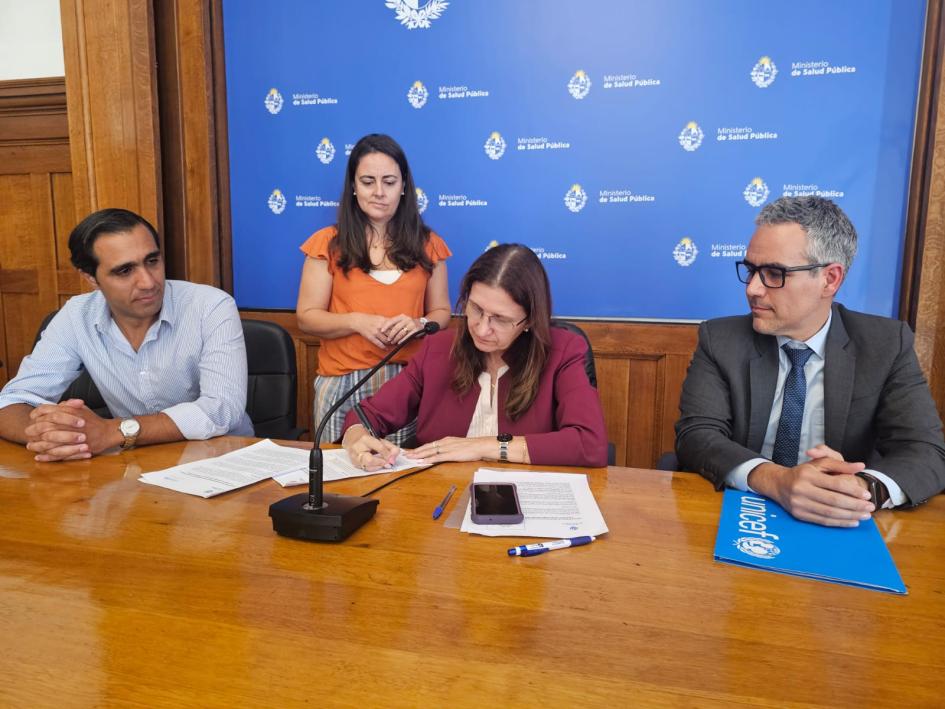 Autoridades firman memorándum de entendimiento Autoridades firman memorándum de entendimiento