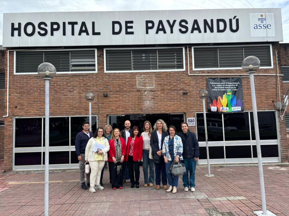 MSP en Hospital de Paysandú Funcionarios y autoridades departamentales de ASSE junto a autoridades del MSP