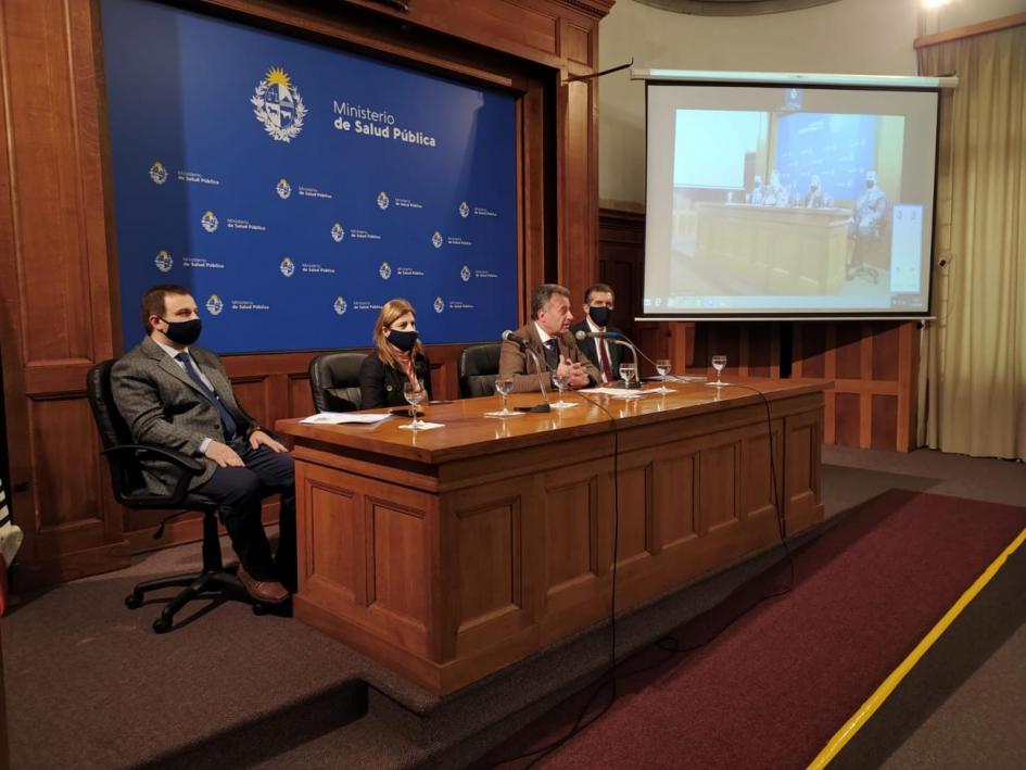 Autoridades en el salón de actos del Ministerio de Salud Pública