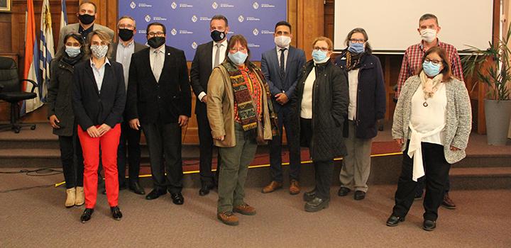 Ministro Salinas e integrantes de CONAE Ministro Salinas e integrantes de CONAE
