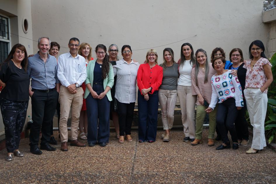 Reunión con la DDS de Artigas Foto grupal de autoridades y funcionarias de la DDS de Artigas