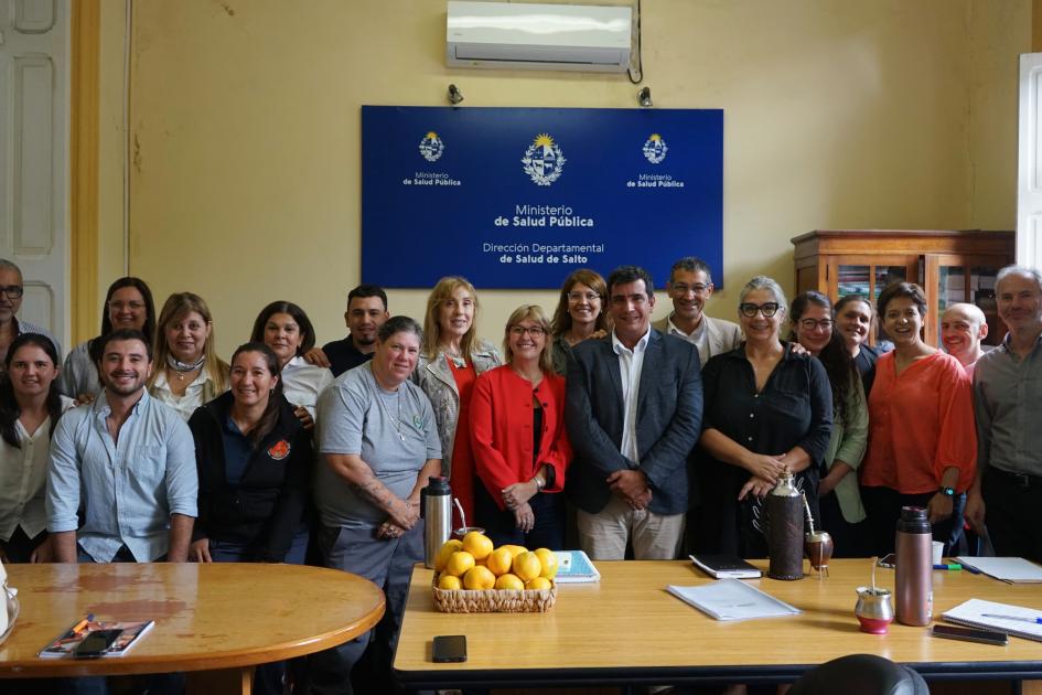Foto grupal de autoridades del MSP y funcionarios de la DDS de Salto