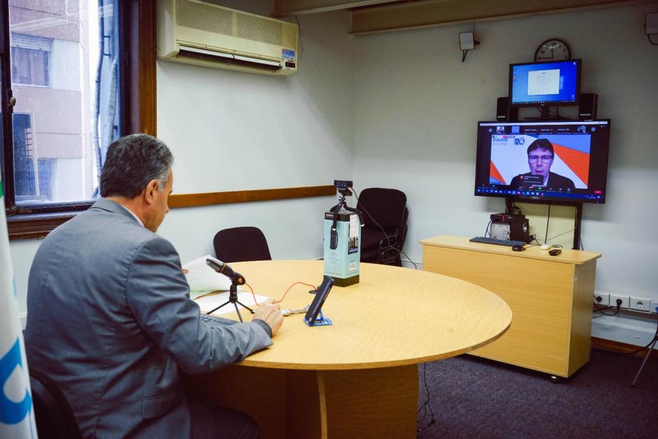 Ministro Daniel Salinas en zoom Ministro Daniel Salinas en zoom