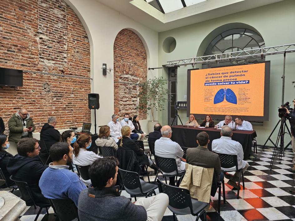 Jornada de difusión del proyecto UY-LUNGS Asistentes a evento y autoridades