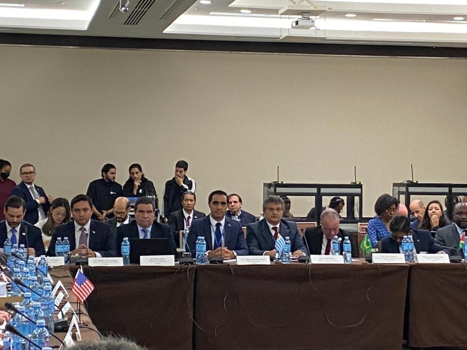 Diálogo económico y de salud de las Américas Subsecretario Satdjian y demás participantes