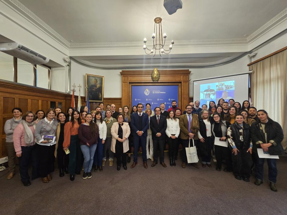 Programa de capacitación en epidemiologia de campo con enfoque “una sola salud” Autoridades y estudiantes que asistieron al evento