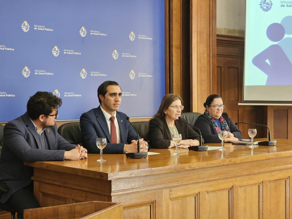 Autoridades anuncian la incorporación de la vacuna VRS Ministra Rando, Subsecretario Satdjian y autoridades mencionadas en la noticia