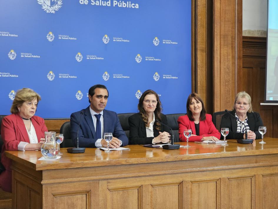 Autoridades del MSP Mesa de autoridades con 5 personas