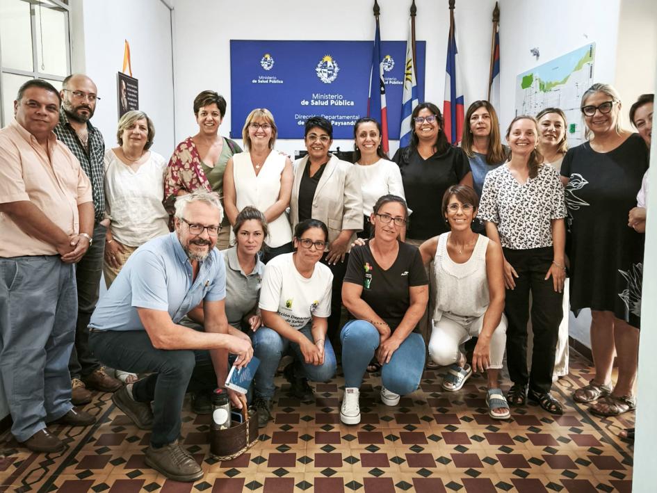 Reunión con funcionarios de DDS Paysandú Foto grupal de autoridades del MSP junto a los funcionarios de la DDS de Paysandú