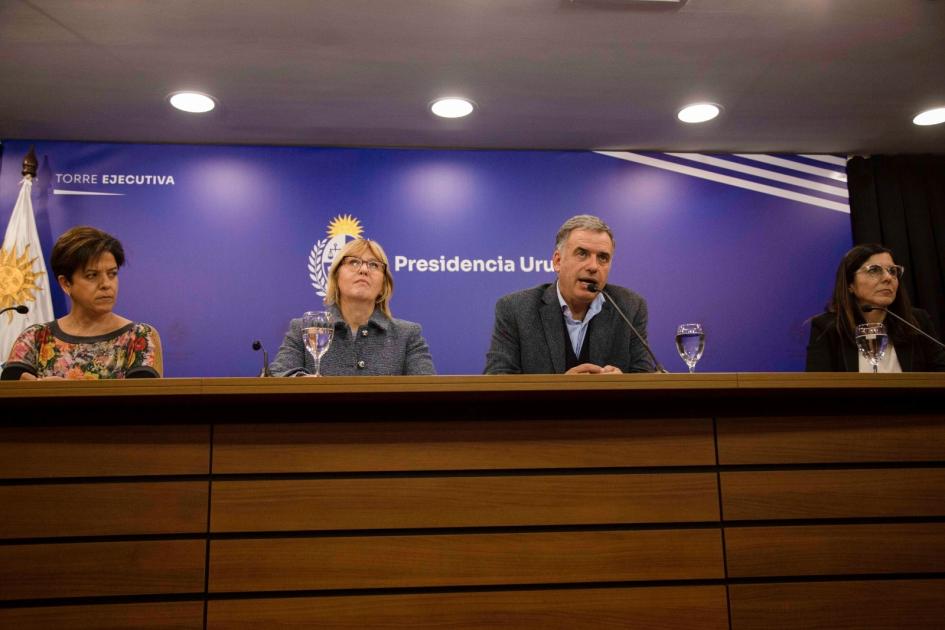 Conferencia de prensa Presidente, Ministra, Directora General de la Salud y Coordinadora del Prog. Tabaco en conferencia