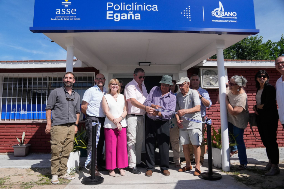Corte de cinta en reinauguración policlínica de ASSE en Egaña fachada policlínica de ASSE en Egaña
