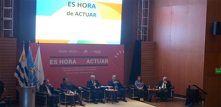 Dr. Basso exponiendo sobre Enfermedades No Trasmisibiles Ministro de Salud Pública participando en Coloquio - ENT