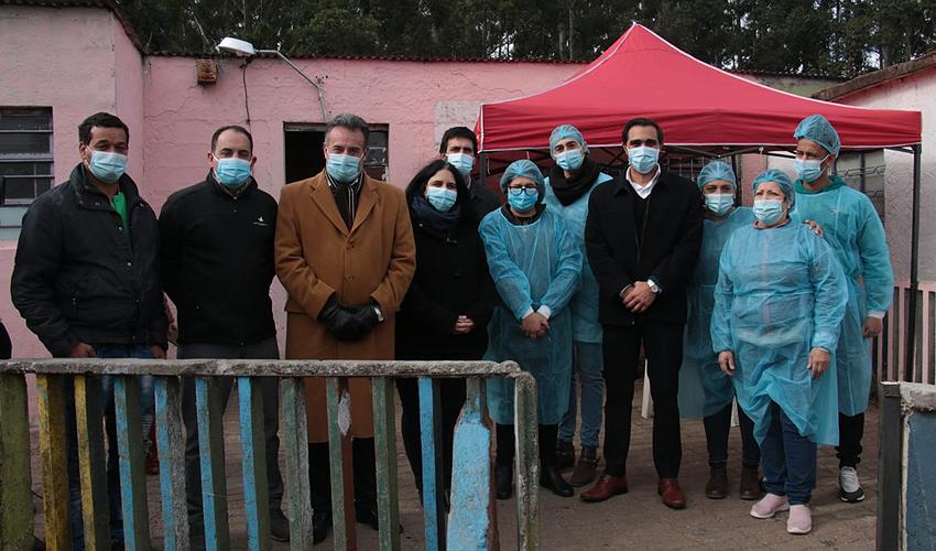 Imagen del autoridades con el personal de salud Imagen del autoridades con el personal de salud
