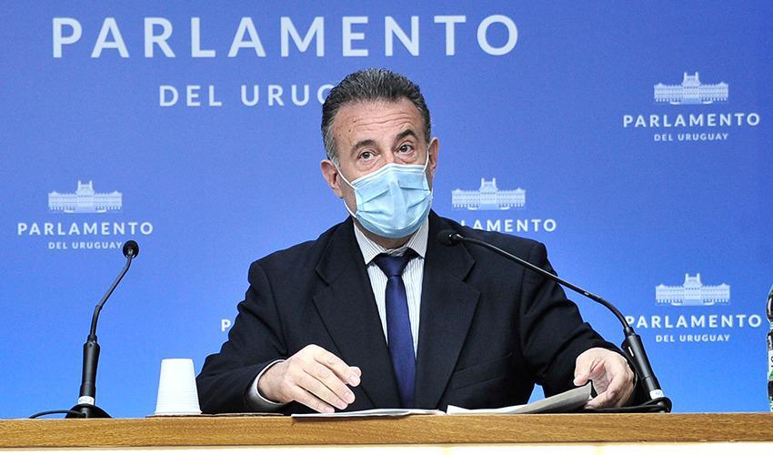 Ministro de Salud Pública en conferencia de prensa Ministro de Salud Pública en conferencia de prensa