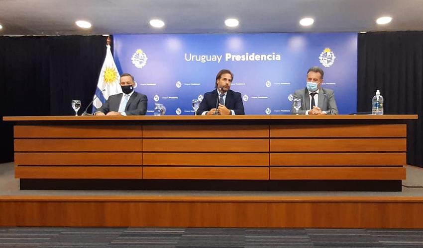 Autoridades en conferencia de prensa Autoridades en conferencia de prensa