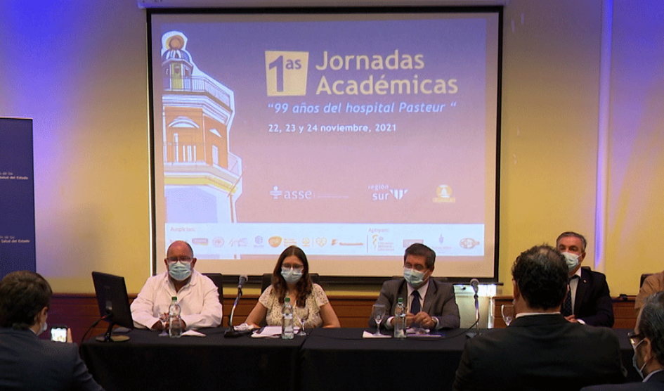 Autoridades en conferencia Autoridades