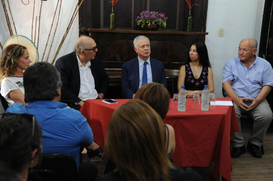 Imagen del Ministro y autoridades que participan del Convenio Imagen del Ministro y autoridades que participan del Convenio