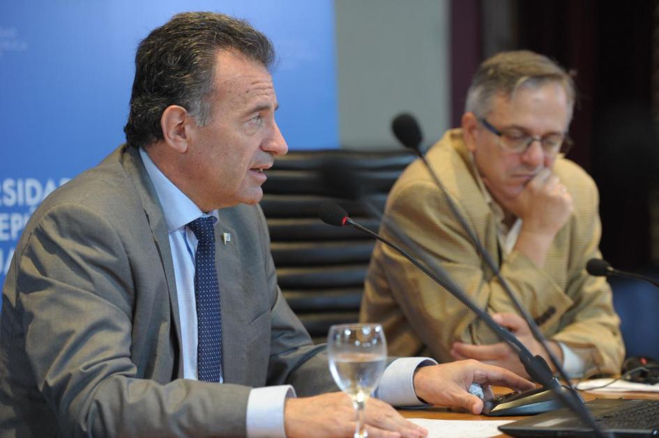 Ministro de Salud Pública en conferencia Ministro de Salud Pública en conferencia