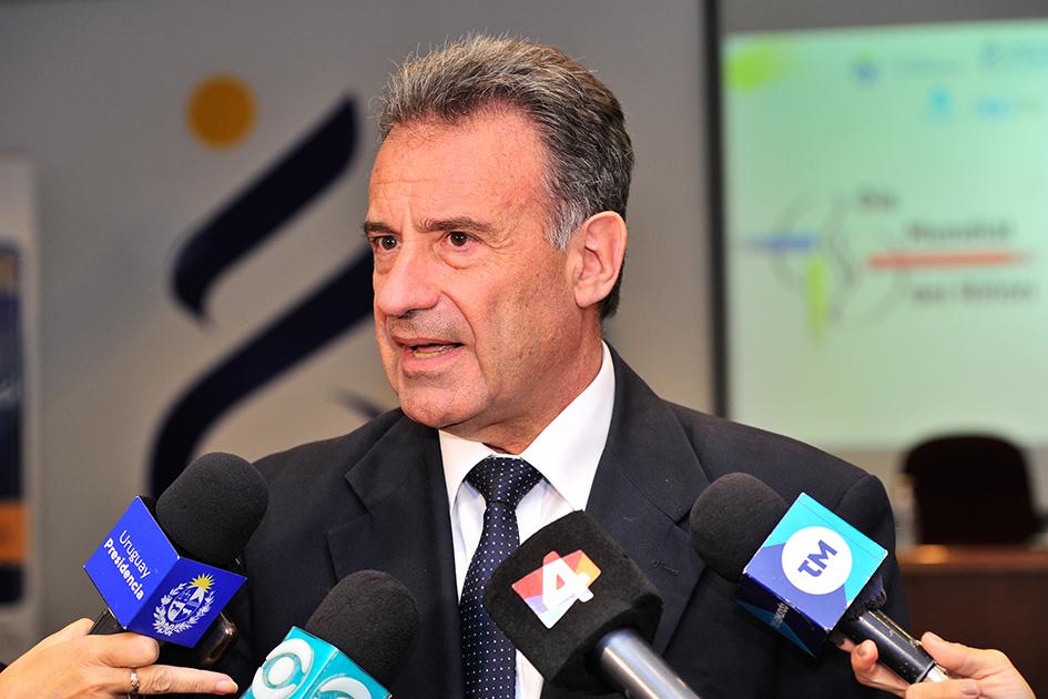 Ministro de Salud Pública en acto FNR Ministro de Salud Pública en acto FNR