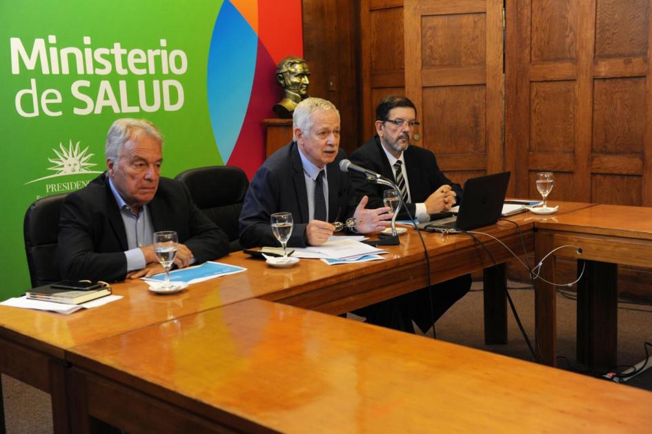 ministro de salud y subsecretario en conferencia de prensa