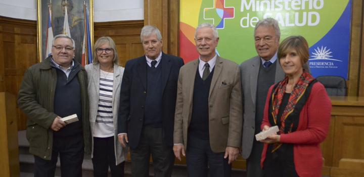 Entrega de premios a funcionarios con 45 años de servicio Entrega de premios a funcionarios con 45 años de servicio