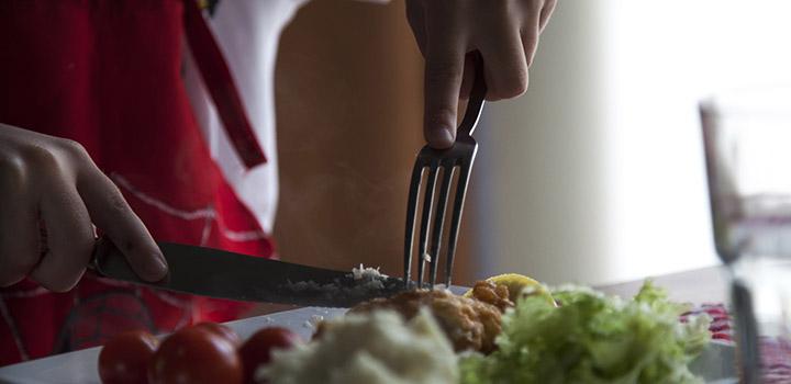 Imagen de persona comiendo Imagen de persona comiendo