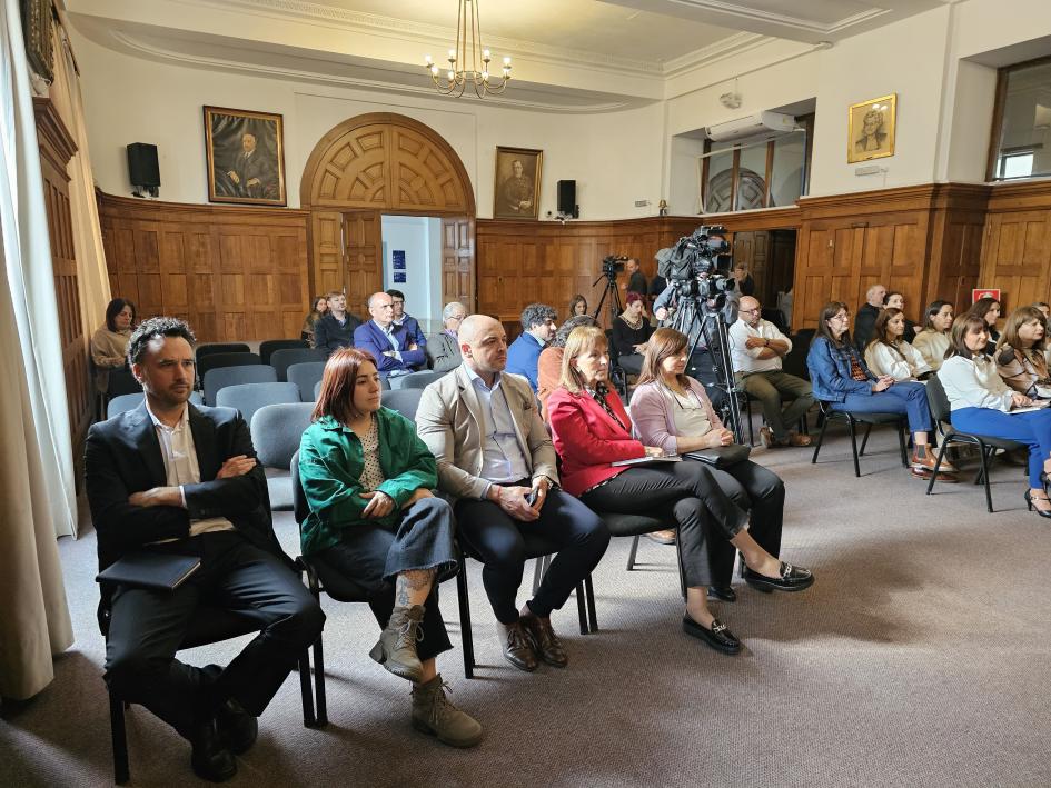 Imagen del evento Integrantes del equipo del AMEPP, directora general del Sistema Nacional de Salud y público sentado
