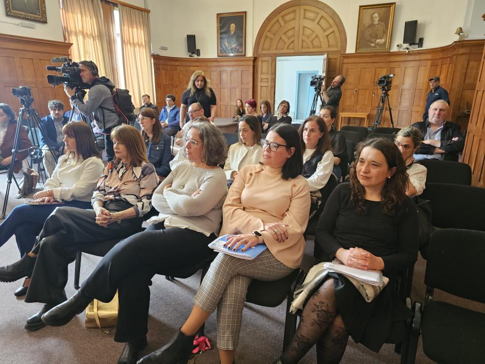 Imagen del evento Integrantes del equipo del Programa Salud de la Niñez y público sentado
