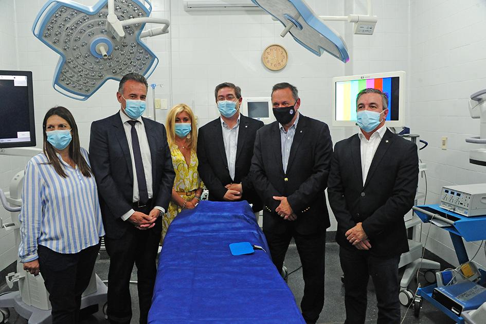 Autoridades en la inauguración Autoridades en la inauguración