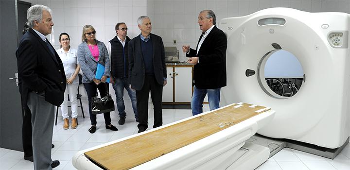 Dr. Basso junto a autoridades del MSP recorriendo instalaciones Imagen del Dr. Basso recorriendo instalaciones