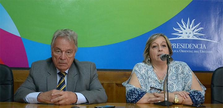Imagen de autoridades en la apertura del acto Imagen de autoridades en la apertura del acto