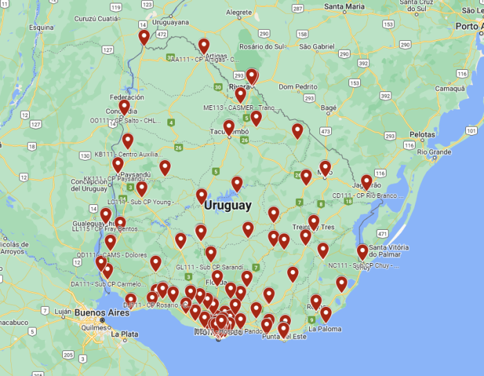 Imagen de google maps del mapa de Uruguay con pines de ubicación de vacunatorios
