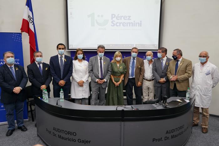Autoridades en acto de Fundación Pérez Scremini
