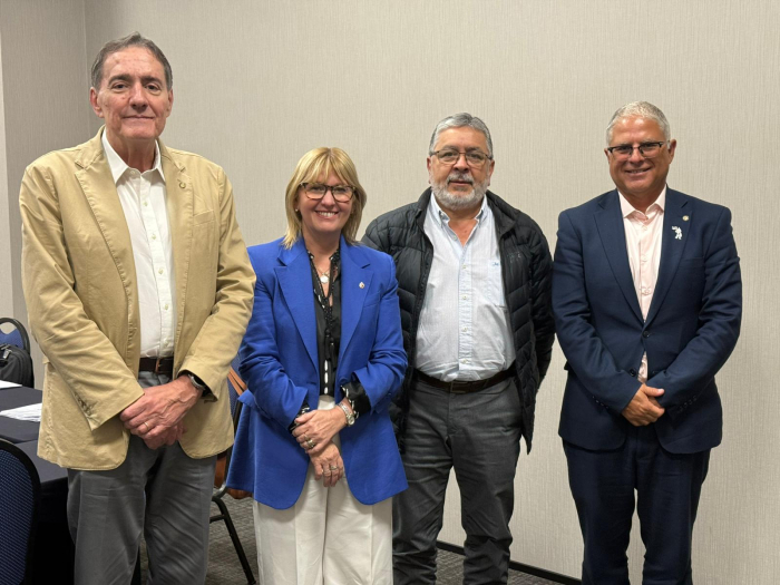 Reunión de la Ministra y el subdirector general de la Salud con el presidente de ANVISA La Ministra y el subdirector general de la Salud, con director de la OPS y el presidente de ANVISA