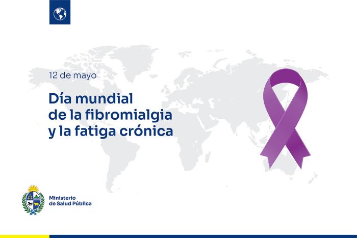 Placa conmemorativa con el lazo Día mundial de la fibromialgia y la fatiga crónica
