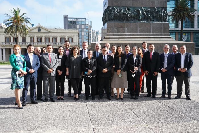 Ministros y Coordinadores en Plaza Independencia