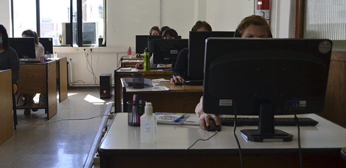 imagen de personas trabajando con computadoras imagen personas trabajando con computadoras