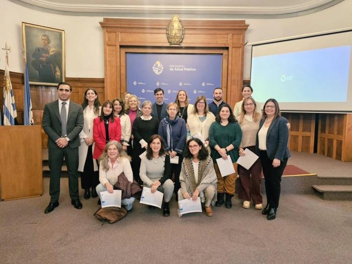 Participantes de la presentación del curso Foto grupal de los asistentes al evento, entre ellos el subsecretario Satdjian