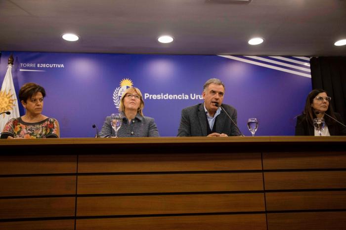 Conferencia de prensa Presidente, Ministra, Directora General de la Salud y Coordinadora del Prog. Tabaco en conferencia