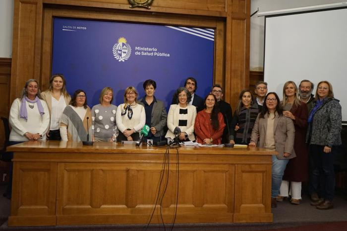 Conferencia de prensa por campañas de vacunación Foto grupal de la Ministra, autoridades del MSP y referentes de sociedades y cátedras médicas